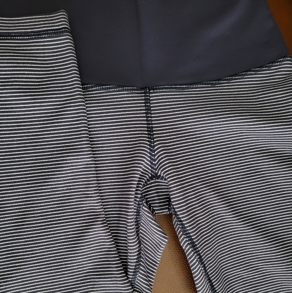 Lululemon Roll-Down crops - Picture 4 of 4